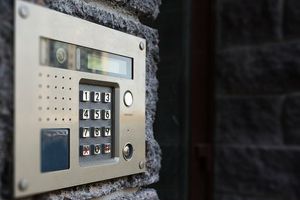Як захистити помешкання від непроханих гостей? Встановити системи безпеки від Domofon System